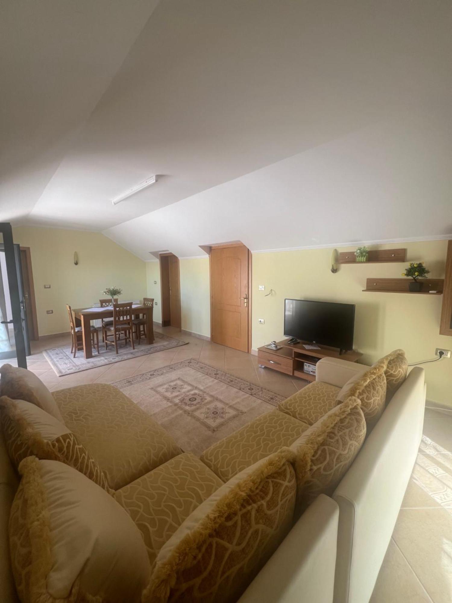 Flower Terrace Apartment Gjirokaster Exterior photo
